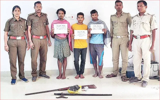 ମହାନଦୀ ବନ୍ୟପ୍ରାଣୀ ବନଖଣ୍ଡ ପକ୍ଷରୁ ଚଢ଼ଉ: ବାପ-ପୁଅ, ଝିଅ-ଜ୍ବାଇଁଙ୍କ ସମେତ ୫ ଶିକାରୀ ଗିରଫ