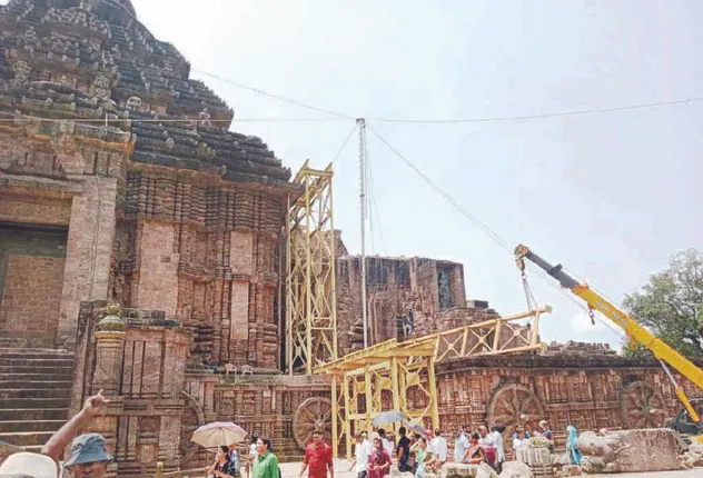 ସୂର୍ଯ୍ୟମନ୍ଦିରକୁ ସୁରକ୍ଷା ଦେବାକୁ ଉଦ୍ୟମ: ମନ୍ଦିର ପିଢ଼ ସୁରକ୍ଷିତ ରଖିବାକୁ ଲାଗିଲା ବିମ୍‌