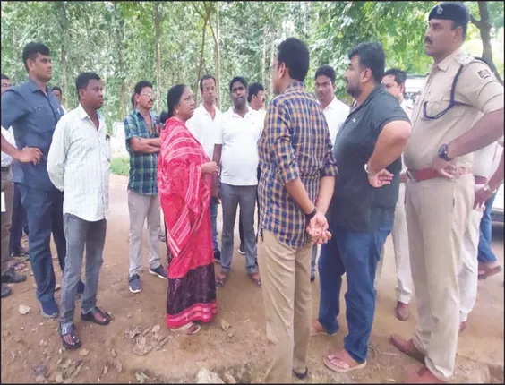 ୫-ଟି ସଚିବଙ୍କ ଗସ୍ତ ପାଇଁ ନେତାଙ୍କ ଆଖିରେ ନିଦ ନାହିଁ: ସଚିବଙ୍କ ଗସ୍ତ ମଝିରେ କେନ୍ଦ୍ରମନ୍ତ୍ରୀଙ୍କ ସମାବେଶ