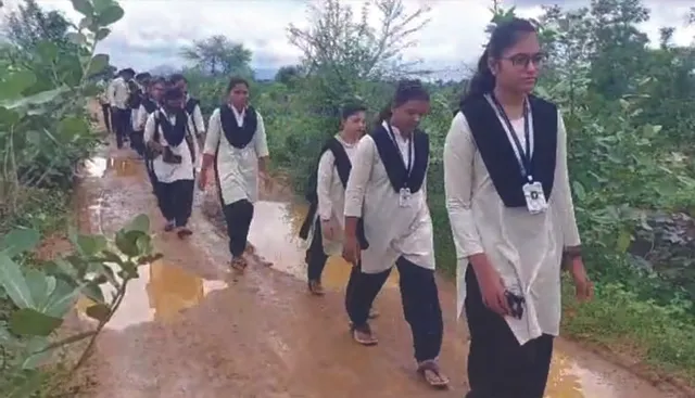 ନୂଆପଡ଼ା ଜିଲ୍ଲାର ଆଦର୍ଶ ଡିଗ୍ରି କଲେଜକୁ ପକ୍କା ରାସ୍ତା ନାହିଁ