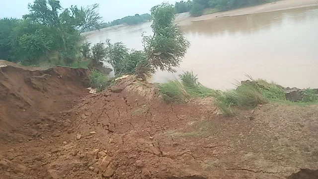 ୧୦୦ ଫୁଟ୍ ଧସିଲା ବୈତରଣୀ ନଦୀବନ୍ଧ: ଭୟଭୀତ ଅବସ୍ଥାରେ ସ୍ଥାନୀୟ ବାସିନ୍ଦା