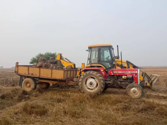 ପାଠ ପଢ଼ା ବୟସରେ ମନରେଗା ଶ୍ରମିକ; ପରୀକ୍ଷାର୍ଥୀ ହେଲେ ଜବକାର୍ଡ଼ଧାରୀ ଶ୍ରମିକ
