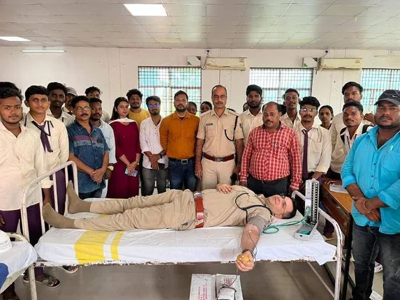 ଆଦର୍ଶ ସ୍ନାତକ ମହାବିଦ୍ୟାଳୟରେ ରକ୍ତଦାନ ଶିବିର; ୩୬ ୟୁନିଟ୍‌ ରକ୍ତ ସଂଗୃହୀତ