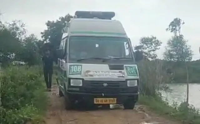 ରାସ୍ତା ଖରାପ ଯୋଗୁ ଗାଁକୁ ଠିକ୍‌ ସମୟରେ ପହଞ୍ଚି ପାରିଲାନି ଆମ୍ବୁଲାନ୍ସ, ରୋଗୀ ମୃତ୍ୟୁ ଅଭି‌ଯୋଗ