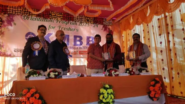 ପ୍ରତି ବିଦ୍ୟାର୍ଥୀ ଦିନକୁ ଅନ୍ତତଃ ଥରେ ନିଜର ବାପା-ମା’ଙ୍କୁ କିଛି ସମୟ ମନେ ପକାଇବା ଉଚିତ: ଓୟୁଟିଆର୍‌ କୁଳପତି