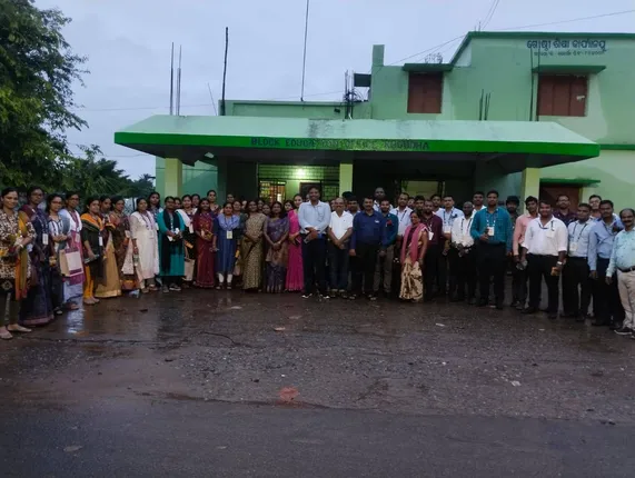 ଜିଲ୍ଲା ଶିକ୍ଷା କାର୍ଯ୍ୟାଳୟ ବୁଲି ଦେଖିଲେ ନବନିଯୁକ୍ତ ଓଇଏସ୍‌ ଅଧିକାରୀ