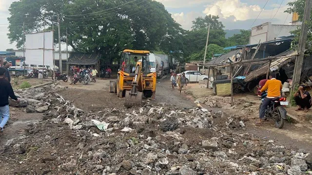 ଆନ୍ଧ୍ର ଓଡିଶା ସୀମାନ୍ତ ରାସ୍ତାକୁ ମରାମତି କଲା ଟ୍ରକ ସଂଘ