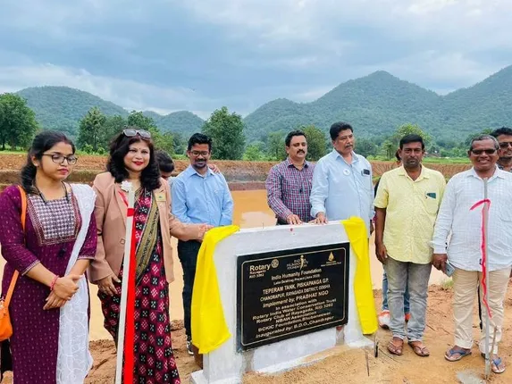 ଚନ୍ଦ୍ରପୁରରେ ୬ଟି ପଖୋରୀ ଖୋଳିଲା ରୋଟାରୀ କ୍ଲବ