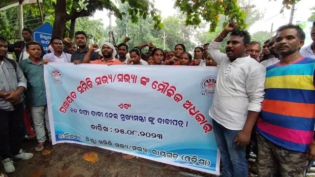 ୧୧ଦଫା ଦାବି ନେଇ ମୁଖ୍ୟମନ୍ତ୍ରୀଙ୍କୁ ଦାବିପତ୍ର ପ୍ରଦାନ କଲେ ସମିତି ସଭ୍ୟସଭ୍ୟା