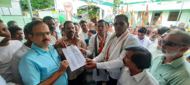 ୯ ଦଫା ଦାବି ନେଇ କଂଗ୍ରେସର ବ୍ଲକ କାର୍ଯ୍ୟାଳୟ ଘେରାଉ, ପିସି କାରବାର ବନ୍ଦ ନେଇ ଦାବି ଉଠିଲା