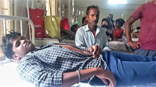 ଫାଣ୍ଡି ଭିତରେ ଯୁବକଙ୍କୁ ନିସ୍ତୁକ ପିଟିଲେ ମହିଳା ଅଧିକାରୀ, ଗୁରୁତରଙ୍କୁ ଡାକ୍ତରଖାନାରେ ଭର୍ତ୍ତି