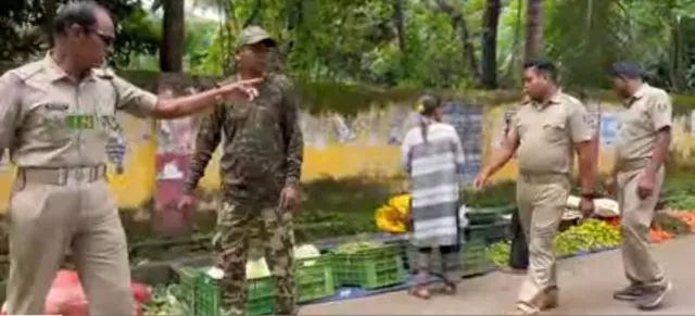 ନୂଆ କଲୋନିର ରାସ୍ତା ଦୁଇକଡ଼ରେ ପନପରିବା ବେପାରୀ