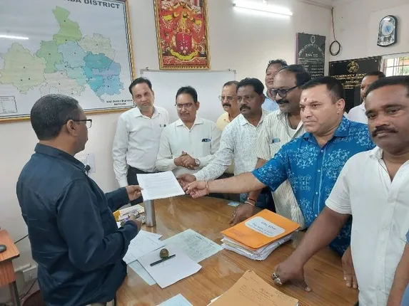 ରାୟଗଡା ପୌରାଞ୍ଚଳ ଭିତରେ ଟ୍ରାଫିକ ବ୍ୟବସ୍ଥାର ସହଜତା ସୁନିଶ୍ଚିତ ନେଇ ଦାବିପତ୍ର