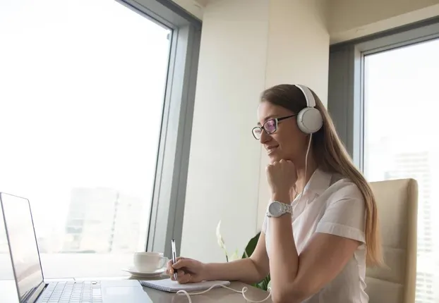 ହେଡ୍‌ଫୋନ୍‌ କିମ୍ବା ଇୟର୍‌ଫୋନ୍‌ର ମାତ୍ରାଧିକ ବ୍ୟବହାର ଶ୍ରବଣ ଶକ୍ତିକୁ ପ୍ରଭାବିତ କରେ: ଗବେଷଣା