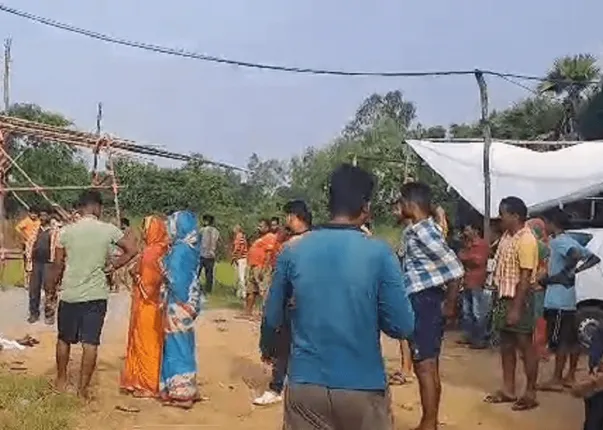 ହାଇୱ। ଧକ୍କାରେ ଯୁବକ ମୃତ: ଫତେଗଡ଼-ଖଣ୍ଡପଡ଼ା ରାସ୍ତା ଟାୟାର ଜାଳି ଅବରୋଧ