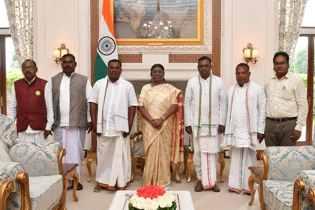 ରାଷ୍ଟ୍ରପତିଙ୍କୁ ଭେଟିଲେ ହୋ ସମାଜ ପ୍ରତିନିଧି ମଣ୍ଡଳୀ, ରାଷ୍ଟ୍ରହିତରେ ହୋ ଭାଷାକୁ ସାମ୍ବିଧାନିକ ମାନ୍ୟତା ଦାବି