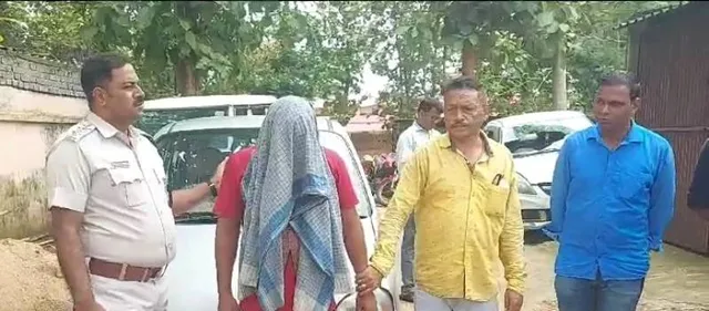 ଅବକାରୀ ଚଢ଼ଉ, ୪୨୦ ଲିଟର ଦେଶୀ ମଦ ଓ କାର ଜବତ