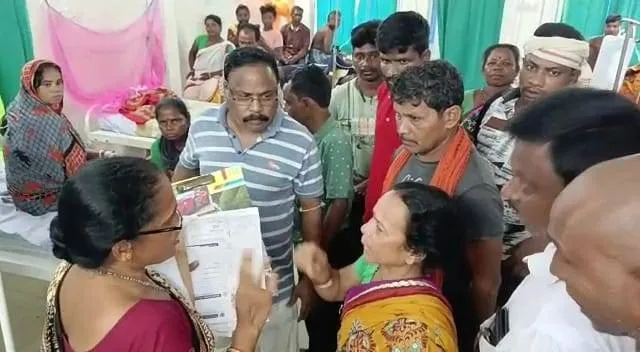 ହାତୀଗଡ଼ ଗୋଷ୍ଠୀ ସ୍ବାସ୍ଥ୍ୟକେନ୍ଦ୍ରରେ ଚିକିତ୍ସାଧୀନ ରୋଗୀଙ୍କ ମୃତ୍ୟୁ: ଚିକିତ୍ସାରେ ଅବହେଳା ଅଭିଯୋଗରେ ଉତ୍ତେଜନା