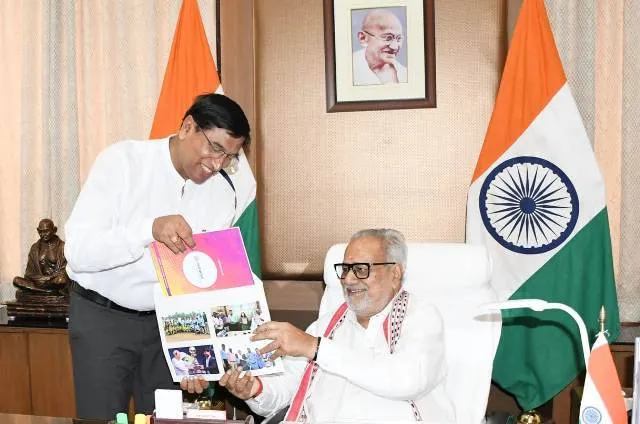 ରାଜ୍ୟପାଳଙ୍କୁ ଝାରସୁଗୁ଼ଡା ଜିଲ୍ଲା ହକି ସଂଘର ମୁଖପତ୍ର ପ୍ରଦାନ