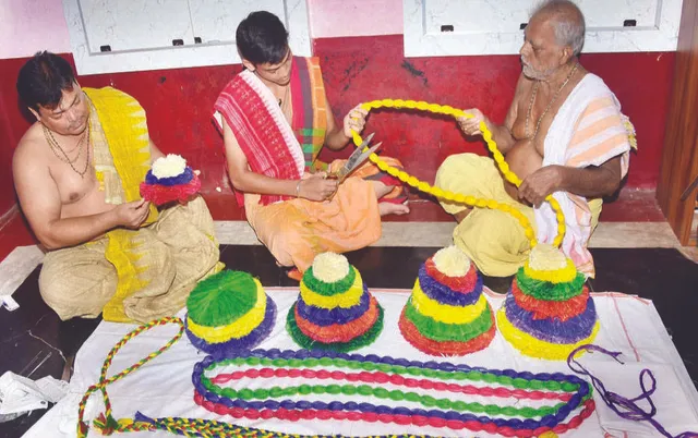 ୫ ଦିନ ପରେ ପବିତ୍ର ରକ୍ଷାବନ୍ଧନ: ଠାକୁରଙ୍କ ପାଇଁ ପ୍ରସ୍ତୁତ ଚାଲିଛି ରାଖି