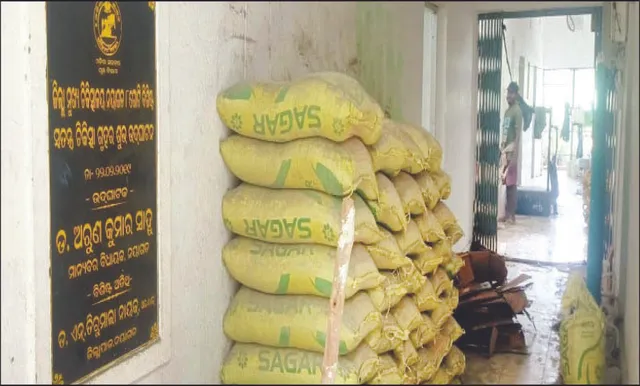 ନୟାଗଡ଼ ଜିଲ୍ଲା ମୁଖ୍ୟ ଚିକିତ୍ସାଳୟ: ସ୍ବତନ୍ତ୍ର କ୍ୟାବିନ୍‌ ପାଲଟିଛି ଗୋଦାମ, ରୋଗୀଙ୍କ ପାଇଁ ନିଘା ନାହିଁ