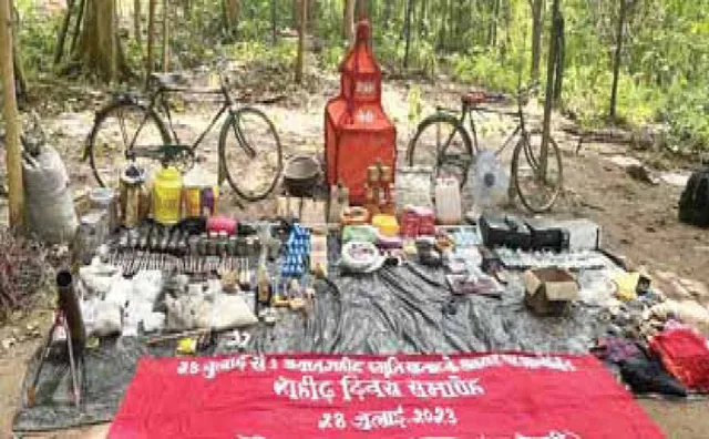 ନକ୍ସଲ ସଙ୍ଗଠନର ୧୧ ବଙ୍କର ଧ୍ବସ୍ତ: ଆଇଇଡି ବୋମା, ଡିଟୋନେଟର ସହ ବିପୁଳ ମାରଣାସ୍ତ୍ର ଜବତ