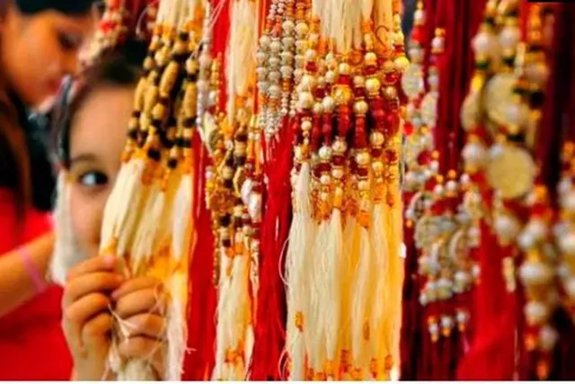 ସେନେହ ଡୋରିରେ ମମତା ମାଳି... ଚାହିଦାରେ ପର୍ସୋନାଲାଇଜ୍‌ଡ୍‌ ଫଟୋ ରାଖି ଓ କଷ୍ଟମାଇଜ୍‌ଡ୍‌ ରାଖି