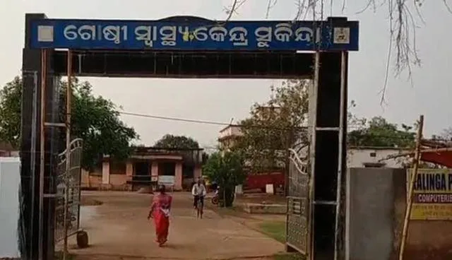 ଆଶ୍ରମ ସ୍କୁଲରେ ୬୧ ଛାତ୍ରଛାତ୍ରୀଙ୍କୁ ଝାଡ଼ାବାନ୍ତି