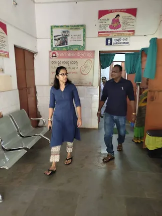 ଜିଲ୍ଲାପାଳଙ୍କ ପରିଦର୍ଶନ ବେଳେ ଧରାପଡ଼ିଲା: ସ୍କୁଲରେ ଅଧ୍ୟାପକ, ଡାକ୍ତରଖାନାରେ ଡାକ୍ତର ଅନୁପସ୍ଥିତ