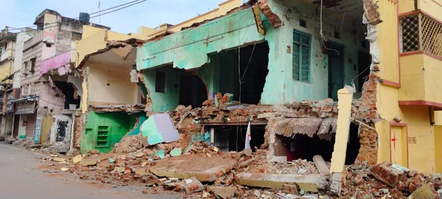 ବିପଦ ଡାକୁଛି ଅଧୁରା ଉଚ୍ଛେଦ, ଗଳି ପଡୁଛି ଭଙ୍ଗା କଂକ୍ରିଟ୍ ସ୍ଲାବ୍‌