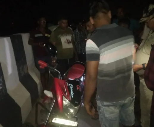 ଆଖୁଆପଦା ବୈତରଣୀ ବ୍ରିଜରୁ ଡେଇଁ ବାପ ଝିଅ ନିଖୋଜ