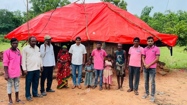 ସମ୍ବାଦରେ ଖବର ପ୍ରକାଶ ପରେ... ପାଲ ପକାଇ ଘର ସଜାଡିଦେଲେ ​ସ୍ବେଚ୍ଛାସେବୀ