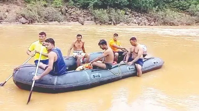 ଶ୍ବଶୁର ଘରକୁ ବୁଲି ଆସିଥିଲେ; ନିଶାରେ ନଦୀକୁ ଖସିପଡ଼ି ବ୍ୟକ୍ତି ନିଖୋଜ