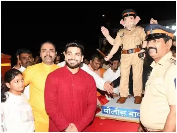 ପୁଲିସ ପୋଷାକ ପିନ୍ଧିଥିବା ପ୍ରଭୁ ଗଣେଶଙ୍କ ପ୍ରତିମା ଆଣି ଟ୍ରୋଲ ହେଲେ ବିଗବସ ‌ଫେମ୍