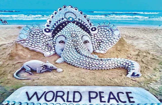 ୧ହଜାର ଷ୍ଟିଲ୍‌ ପାତ୍ରରେ ଶ୍ରୀଗଣେଶଙ୍କ ବାଲୁକାକଳା