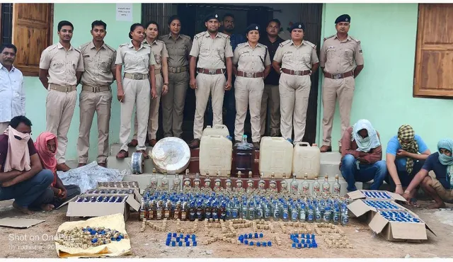 ଲକ୍ଷାଧିକ ଟଙ୍କାର ନକଲି ବିଦେଶୀ ମଦ ଜବତ, ୫ ଗିରଫ