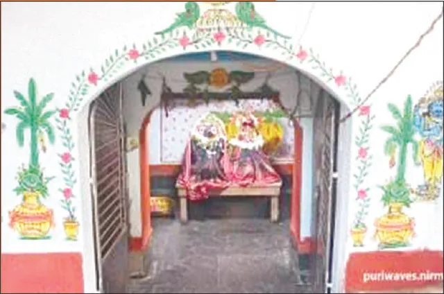 ଶାକ୍ତ ଗୁଣ୍ଡିଚା ଜରାଜୀର୍ଣ୍ଣ: ଫାଟିଗଲାଣି ଛାତ, ନାଳ ପାଣିରେ ବୁଡ଼ିଯାଉଛନ୍ତି ଠାକୁରାଣୀ