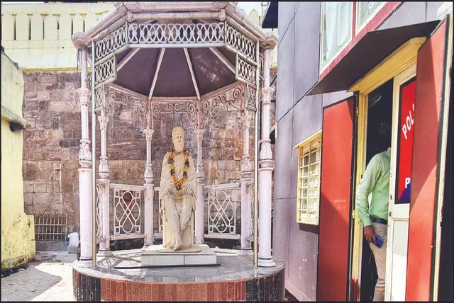 ସିଂହଦ୍ବାରରେ ଗୋପବନ୍ଧୁଙ୍କ ପ୍ରତିମୂର୍ତ୍ତିକୁ ଅନାଦର