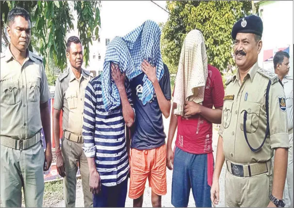 ଅଭିଯୁକ୍ତଙ୍କ ମୋବାଇଲରେ ଗଣଦୁଷ୍କର୍ମର ଭିଡିଓ: ଦୁଇ ସାଙ୍ଗଙ୍କ ସହ ମିଶି ଷଡ଼୍‌ଯନ୍ତ୍ର ରଚିଥିଲା ପ୍ରେମିକ