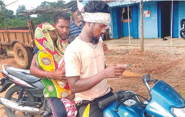 ଅର୍ଥାଭାବରୁ ବାଇକ୍‌ରେ ଆସିଲା ଶବ