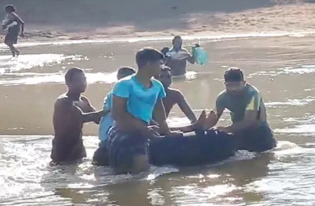 ଟ୍ୟୁବ୍‌ରେ ରୋଗୀଙ୍କୁ ନଦୀ ପାର