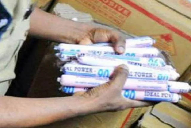 କିସ୍ତୱାରରେ କାରରୁ ମିଳିଲା ୫୬୦ ଜିଲେଟିନ ଷ୍ଟିକ୍