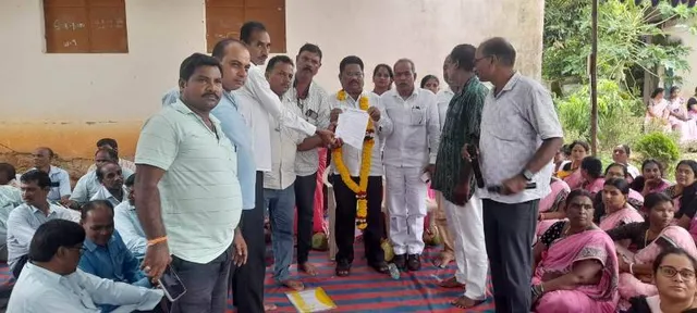 ଶିକ୍ଷକଶିକ୍ଷୟିତ୍ରୀଙ୍କ ଧାରଣା ଓ ଦାବିକୁ ସମର୍ଥନ ଜଣାଇଲେ ପାରଳା ବିଧାୟକ