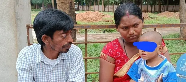 ଶରୀରରେ ନାହିଁ ମଳଦ୍ବାର, ଯନ୍ତ୍ରଣାରେ ଛଟପଟ ହେଉଛି ୨ ବର୍ଷର ଶିଶୁ, ଅସ୍ତ୍ରୋପଚାର ପାଇଁ ଅର୍ଥ ସାଜିଛି ବାଧକ