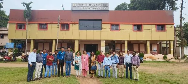 ଗୁରୁଦିବସରେ ସରକାରଙ୍କ ନିକଟରେ ଅଭିମାନ; ଦାବି ପୂରଣ ନହେବା ପର୍ଯ୍ୟନ୍ତ କଳା ବ୍ୟାଜ ପରିଧାନ କଲେ ଅଧ୍ୟାପକ ଓ ଅଧ୍ୟାପିକା