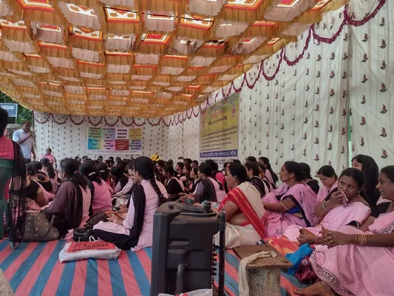 ବିଇଓ କାର୍ଯ୍ୟାଳୟ ସମ୍ମୁଖରେ ଶିକ୍ଷକ ଶିକ୍ଷୟତ୍ରୀଙ୍କ ଗଣଧାରଣା