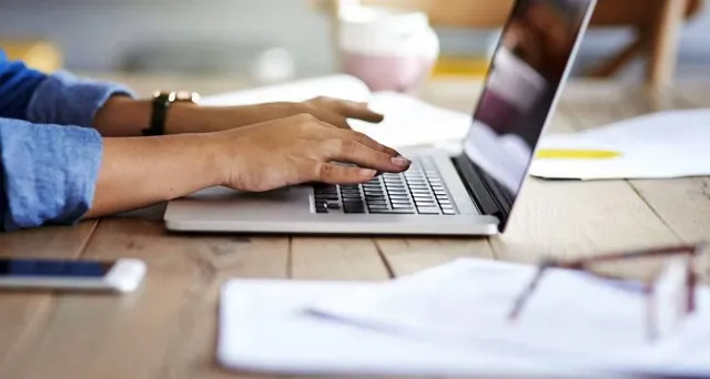 ବିଭିନ୍ନ ଶିଳ୍ପାନୁଷ୍ଠାନରେ ଚାକିରି କରାଇଦେବା ପ୍ରଲୋଭନ ଦେଖାଇ ଠକେଇ