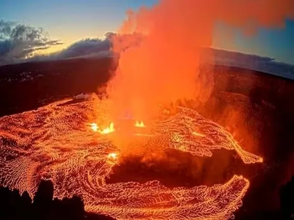 ହାଓ୍ବାଇର କିଲାଉଆ ଆଗ୍ନେୟଗିରିରୁ ଅଗ୍ନି ଉଦଗୀରଣ, ସରକାରଙ୍କ ପକ୍ଷରୁ ସତର୍କତା ଜାରି