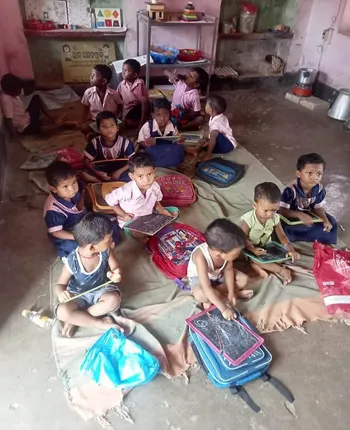 ପୌରାଞ୍ଚଳର ଅଙ୍ଗନବାଡ଼ି କେନ୍ଦ୍ରରେ ଅନିୟମିତତା, ଚାପ ପକାଇ କାଉନସିଲଙ୍କ ସ୍ବାକ୍ଷର ନେଉଥିବା ଅଭିଯୋଗ