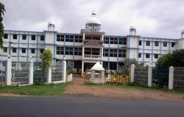 ପାଣ୍ଡିଆନଙ୍କୁ ଖୁସି କରିବା ପାଇଁ, ପାଣିରେ ପଡ଼ିଲା ପରିଷଦ ପାଣ୍ଠି